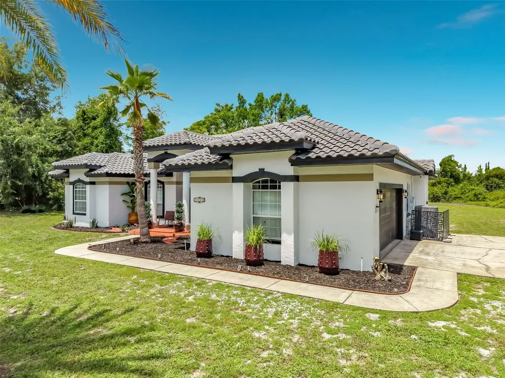 1043 W Seagate Drive Deltona FL 32725