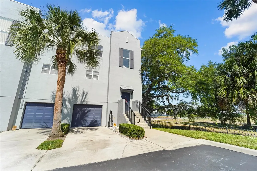 5301 Escena Court Tampa FL 33611