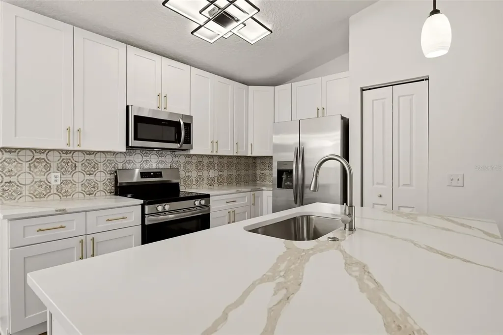 1653 Portsmouth Lake Drive Brandon FL 33511
