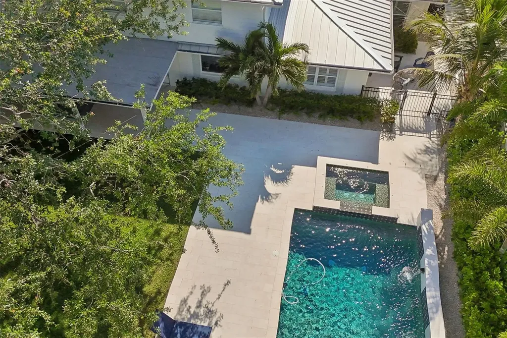 3301 Maple Street NE St Petersburg FL 33704