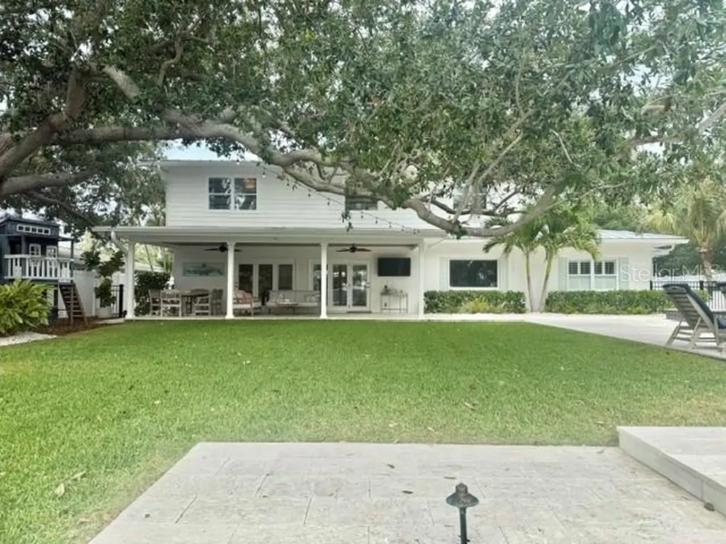 3301 Maple Street NE St Petersburg FL 33704
