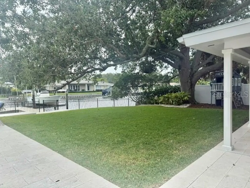 3301 Maple Street NE St Petersburg FL 33704