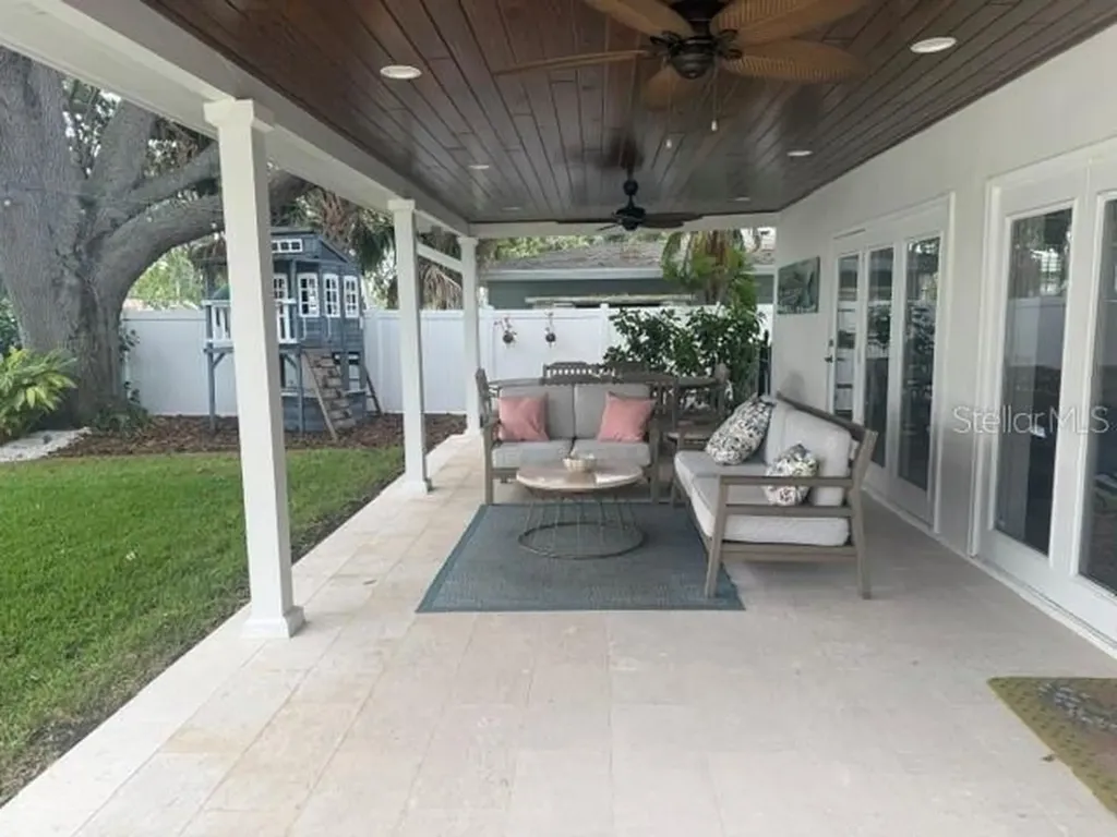 3301 Maple Street NE St Petersburg FL 33704
