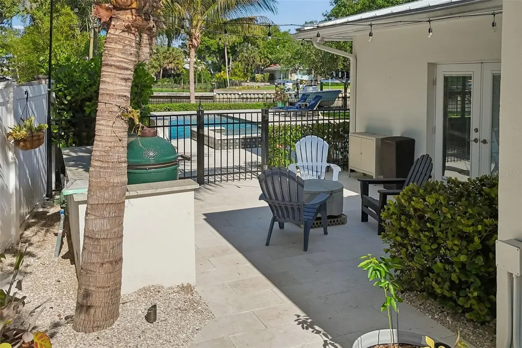 3301 Maple Street NE St Petersburg FL 33704
