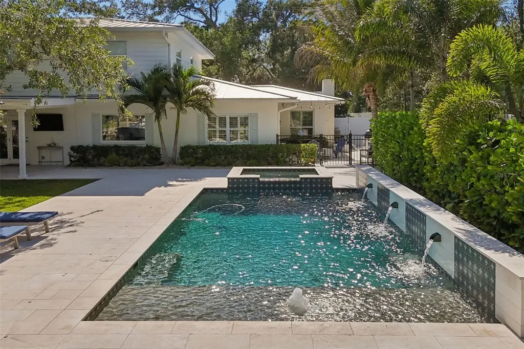 3301 Maple Street NE St Petersburg FL 33704