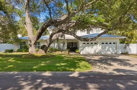 3301 Maple Street NE St Petersburg FL 33704