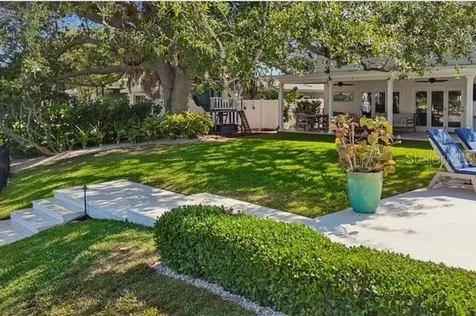 3301 Maple Street NE St Petersburg FL 33704