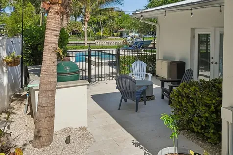 3301 Maple Street NE St Petersburg FL 33704