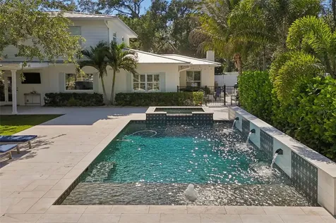 3301 Maple Street NE St Petersburg FL 33704