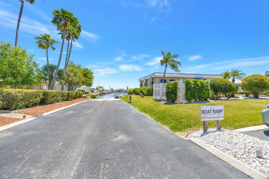 7225 Mount Fairfield Road NE St Petersburg FL 33702