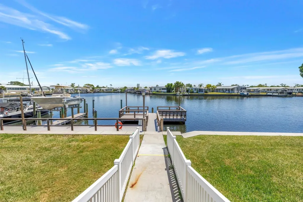 7225 Mount Fairfield Road NE St Petersburg FL 33702