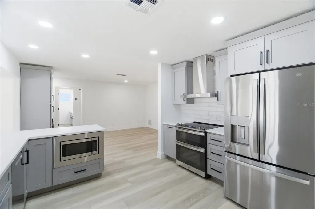 1200 80th St S St Petersburg FL 33707