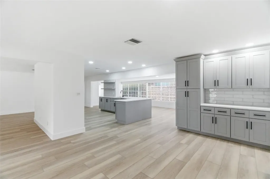 1200 80th St S St Petersburg FL 33707