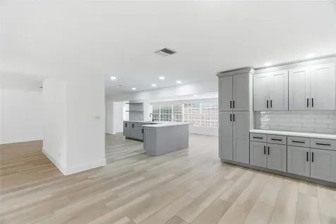1200 80th St S St Petersburg FL 33707