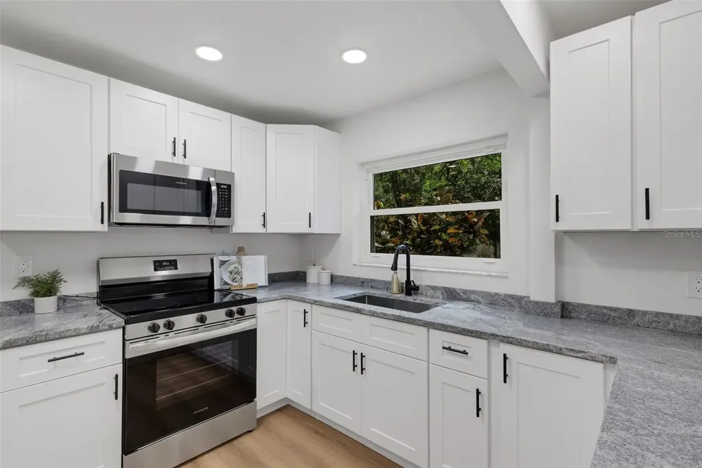 530 16th Street NW Largo FL 33770