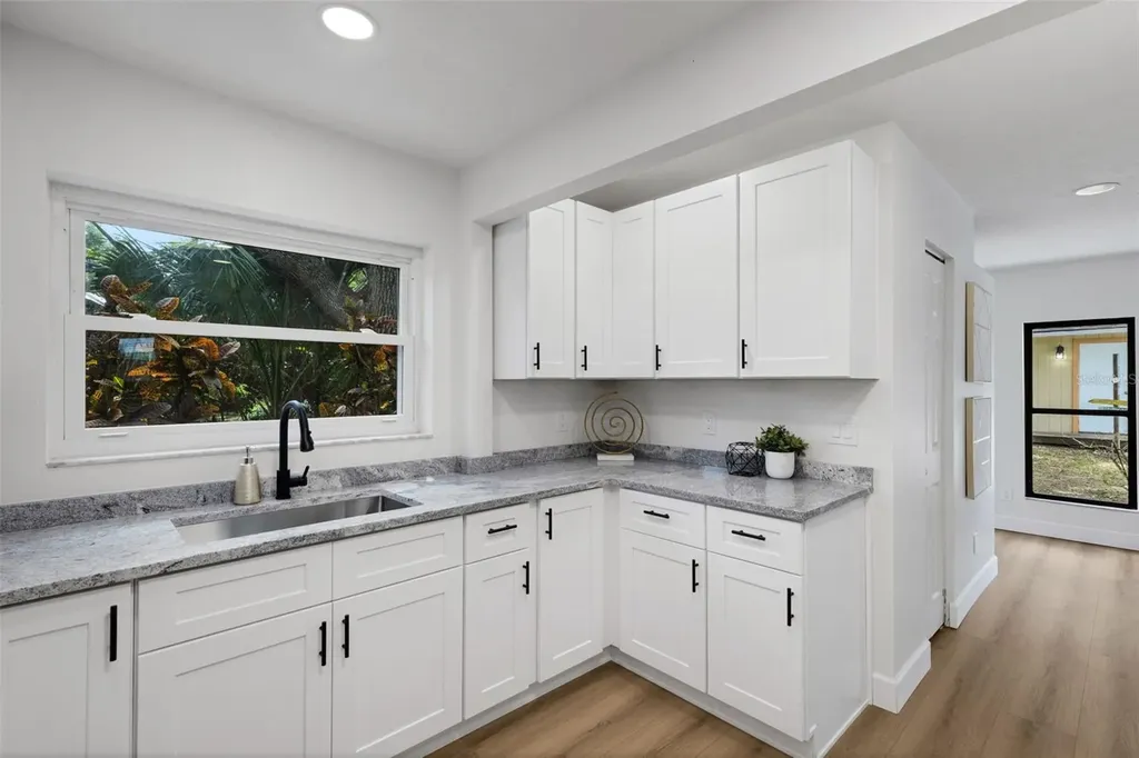530 16th Street NW Largo FL 33770
