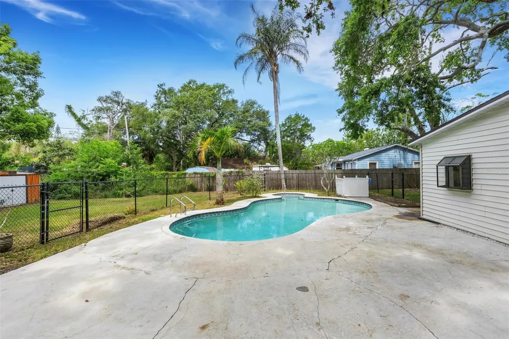 530 16th Street NW Largo FL 33770