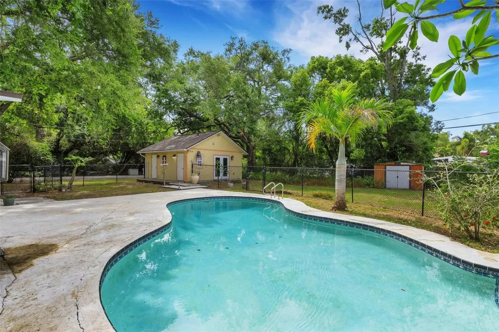 530 16th Street NW Largo FL 33770