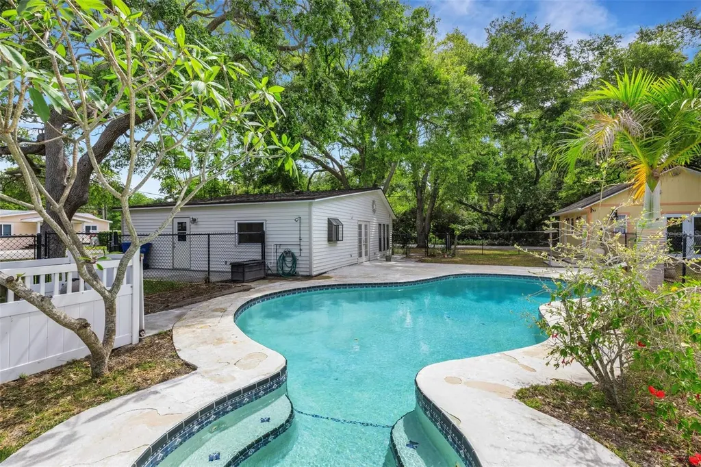 530 16th Street NW Largo FL 33770