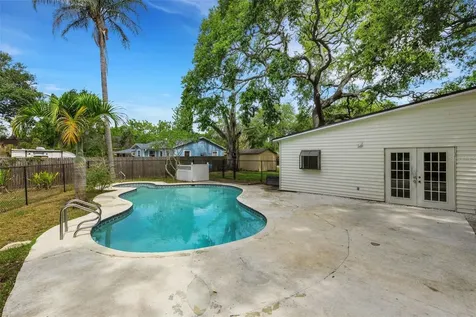 530 16th Street NW Largo FL 33770