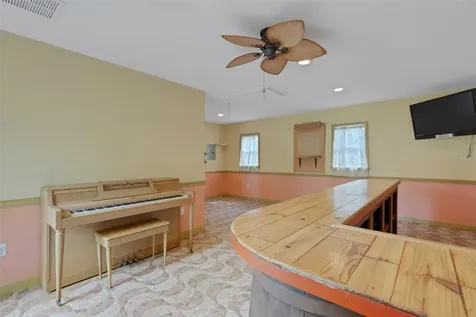 530 16th Street NW Largo FL 33770