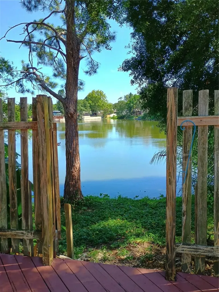 602 Bay Lake Trail Oldsmar FL 34677