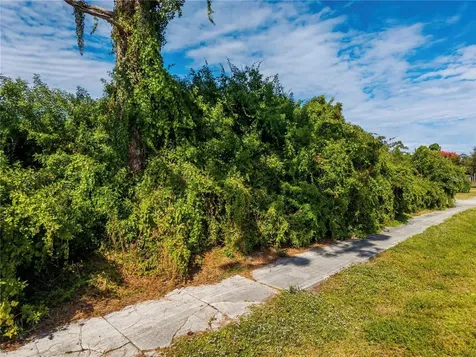 31 W Seminole Drive Venice FL 34293