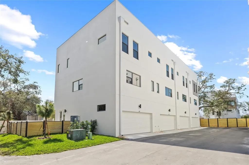 301 15th Street N St Petersburg FL 33705