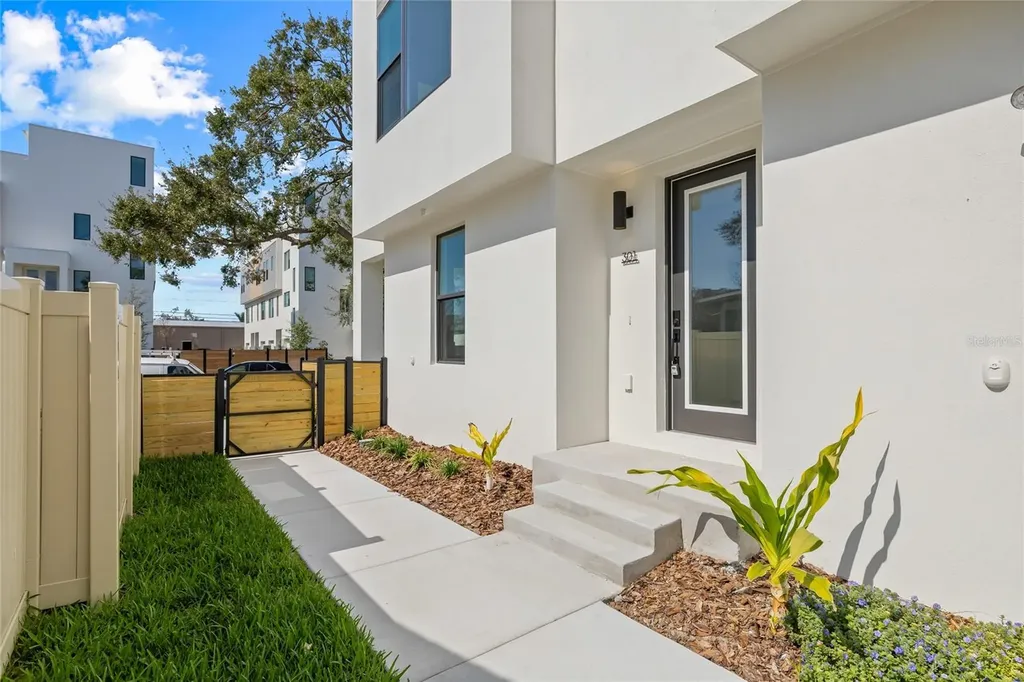 301 15th Street N St Petersburg FL 33705