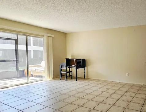 14468 Reuter Strasse Circle Tampa FL 33613
