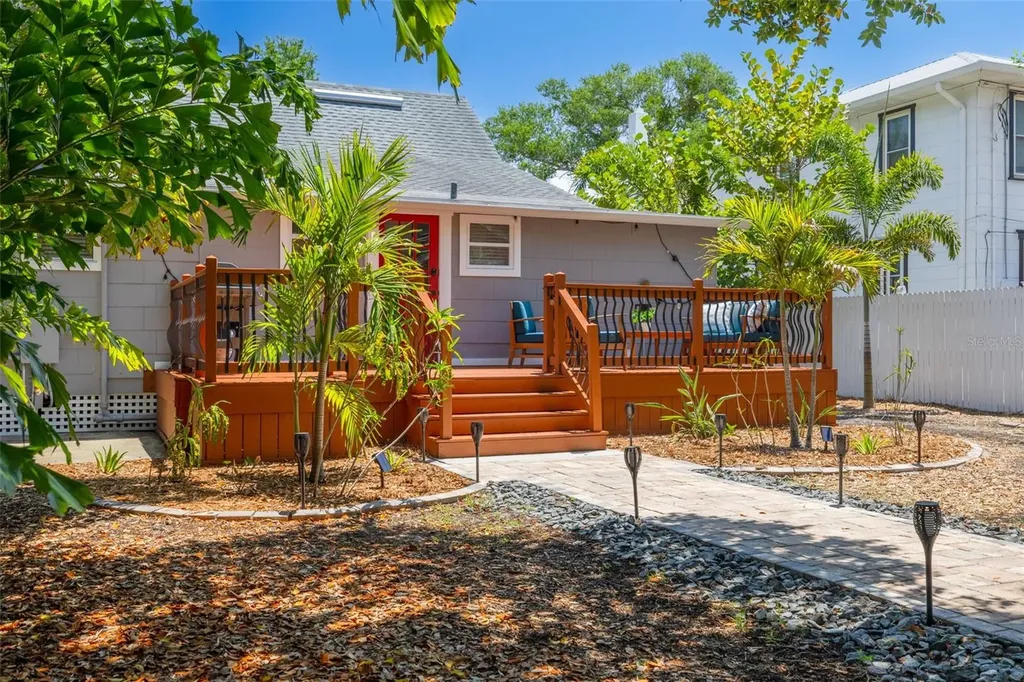 812 6th Street N St Petersburg FL 33701