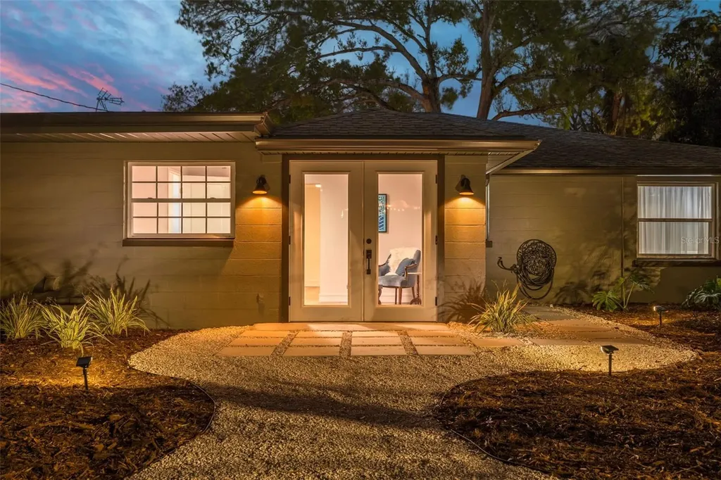 3850 52nd Avenue N St Petersburg FL 33714
