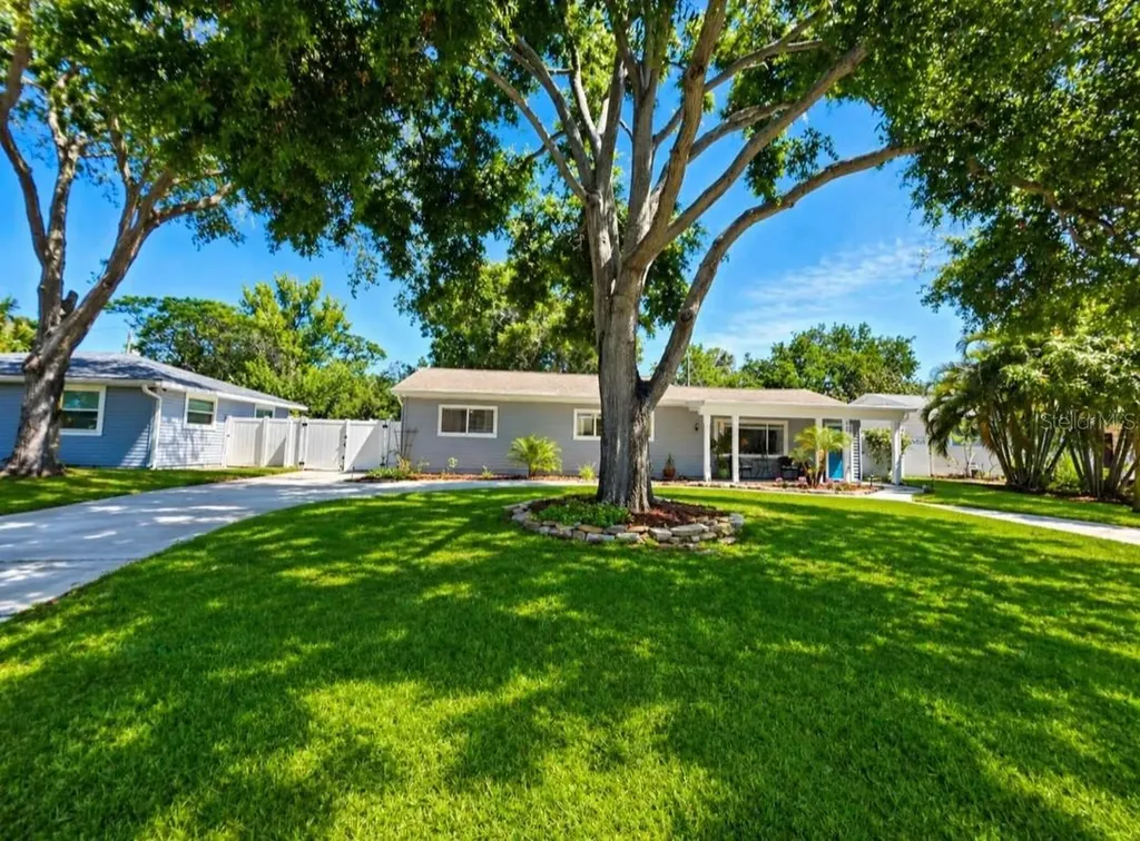 7211 12th Avenue N St Petersburg FL 33710