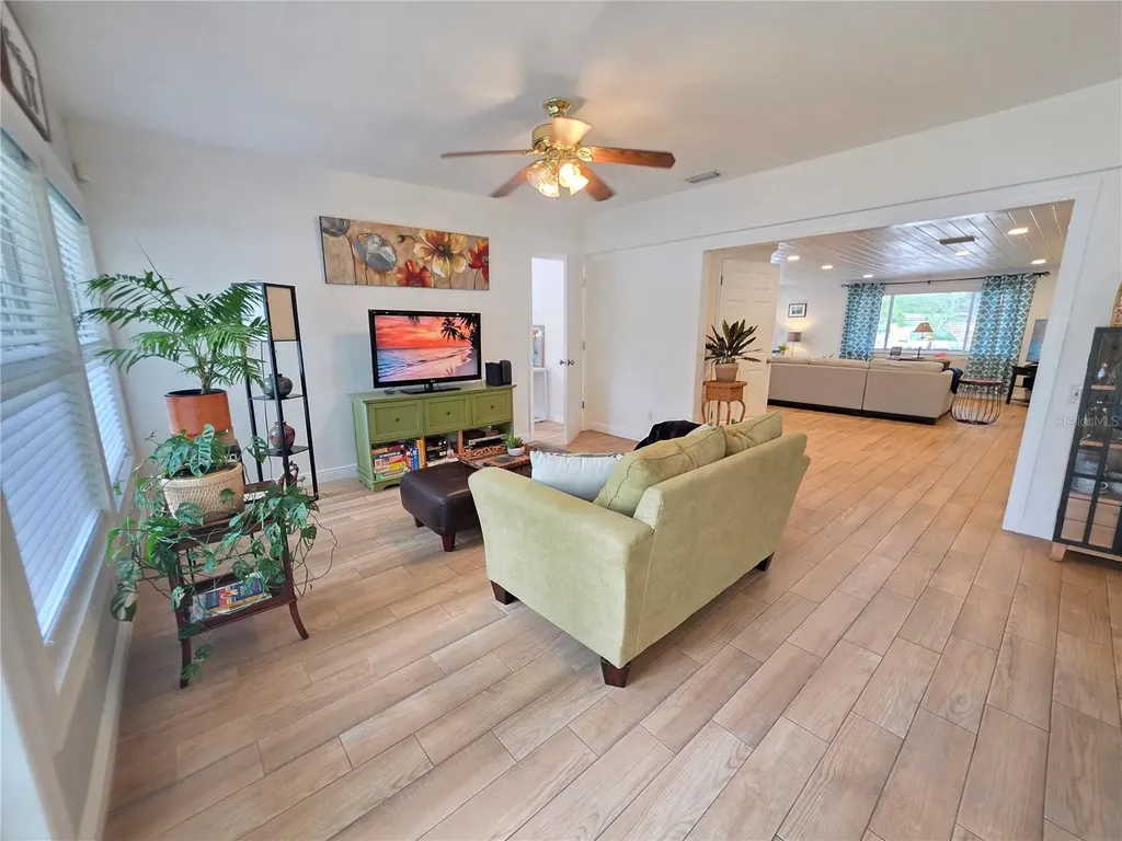 7211 12th Avenue N St Petersburg FL 33710