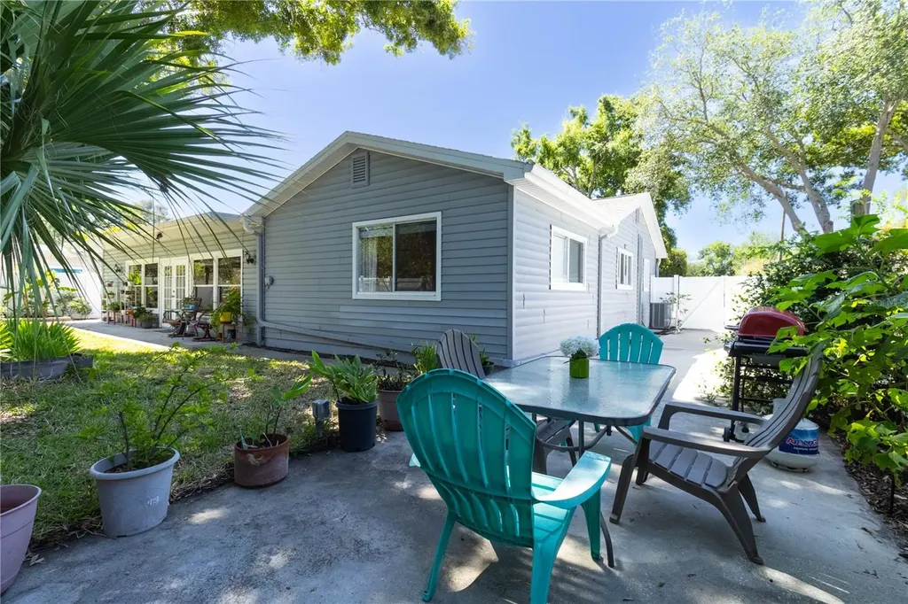 7211 12th Avenue N St Petersburg FL 33710