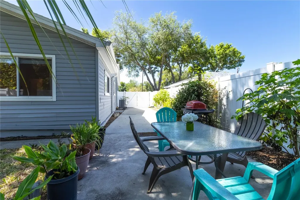 7211 12th Avenue N St Petersburg FL 33710