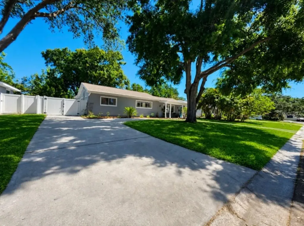 7211 12th Avenue N St Petersburg FL 33710