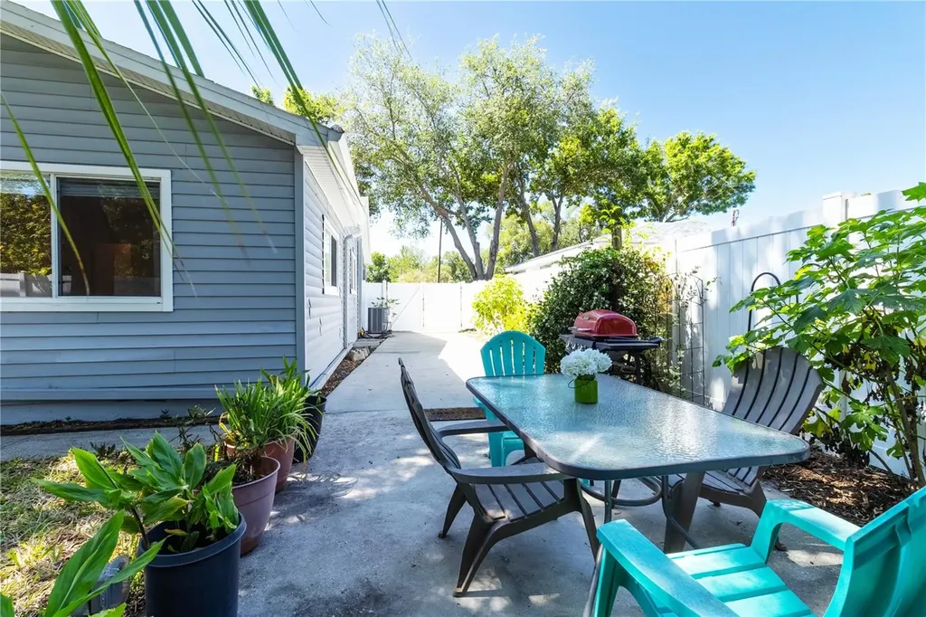 7211 12th Avenue N St Petersburg FL 33710