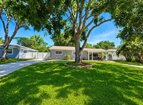 7211 12th Avenue N St Petersburg FL 33710