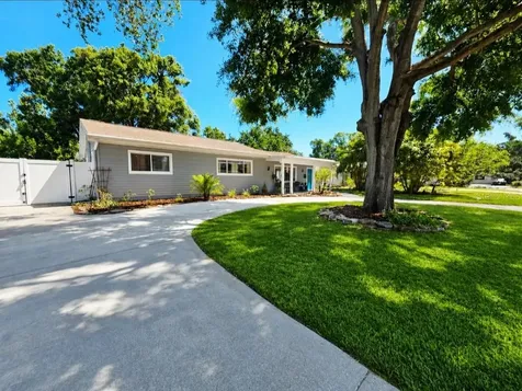 7211 12th Avenue N St Petersburg FL 33710