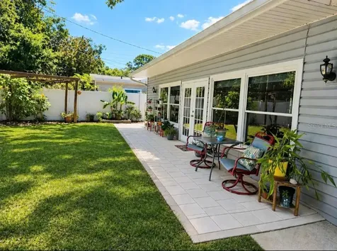 7211 12th Avenue N St Petersburg FL 33710