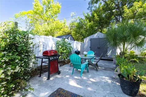 7211 12th Avenue N St Petersburg FL 33710