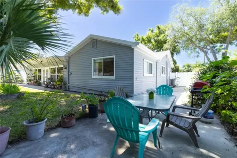 7211 12th Avenue N St Petersburg FL 33710