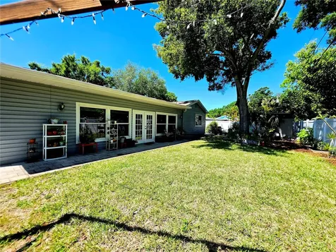 7211 12th Avenue N St Petersburg FL 33710