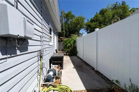 7211 12th Avenue N St Petersburg FL 33710