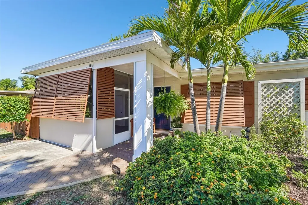 5389 55th Avenue N St Petersburg FL 33709