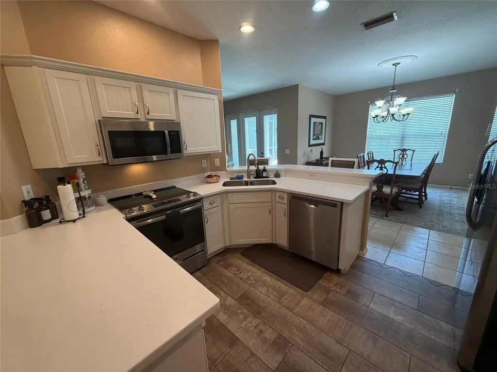 217 36th Street NE Bradenton FL 34208