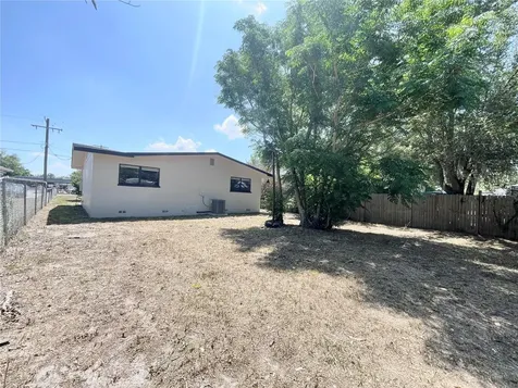 2015 6th Street NE Winter Haven FL 33881