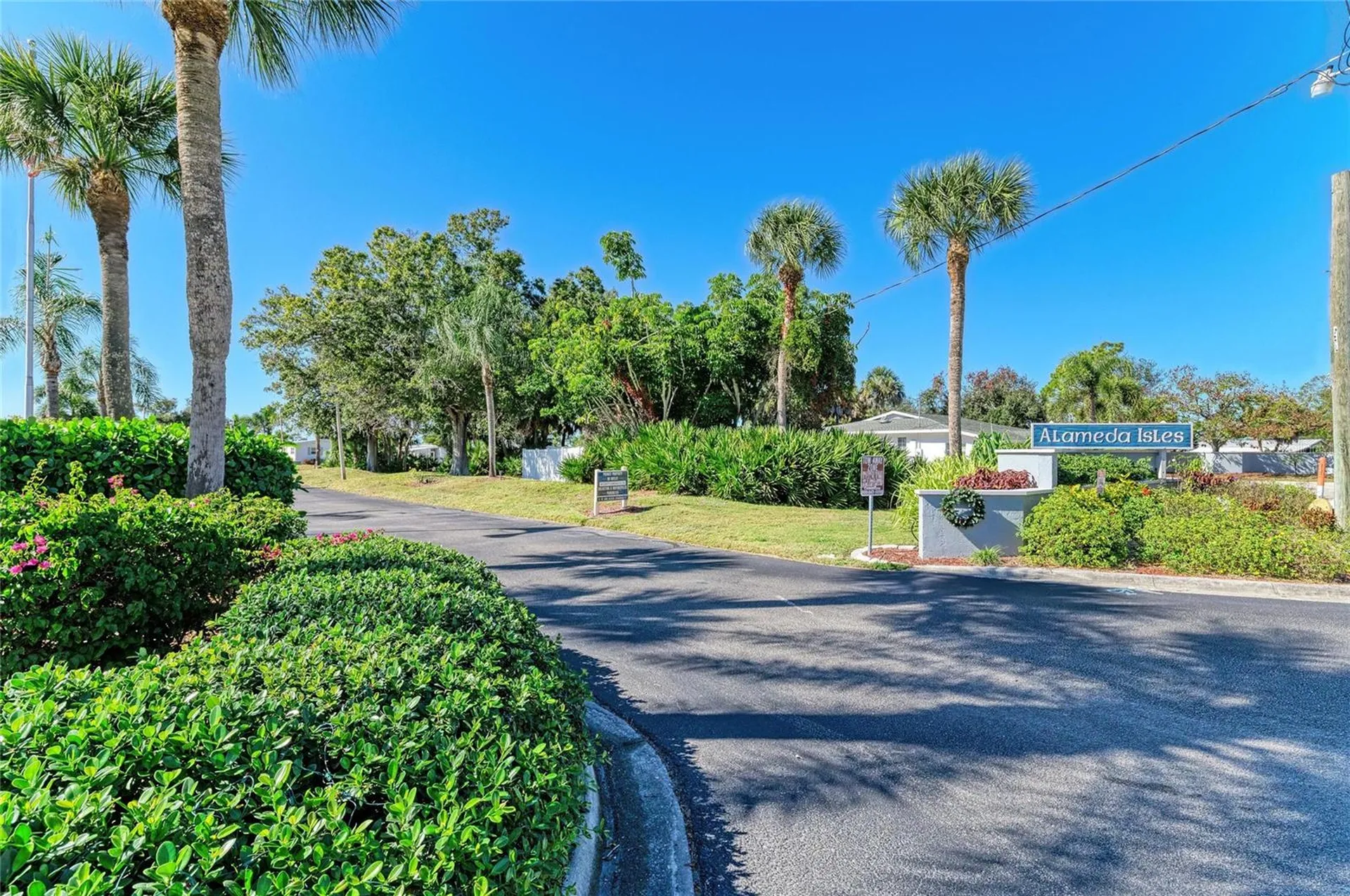 8 S Buena Vista Avenue Englewood FL 34223