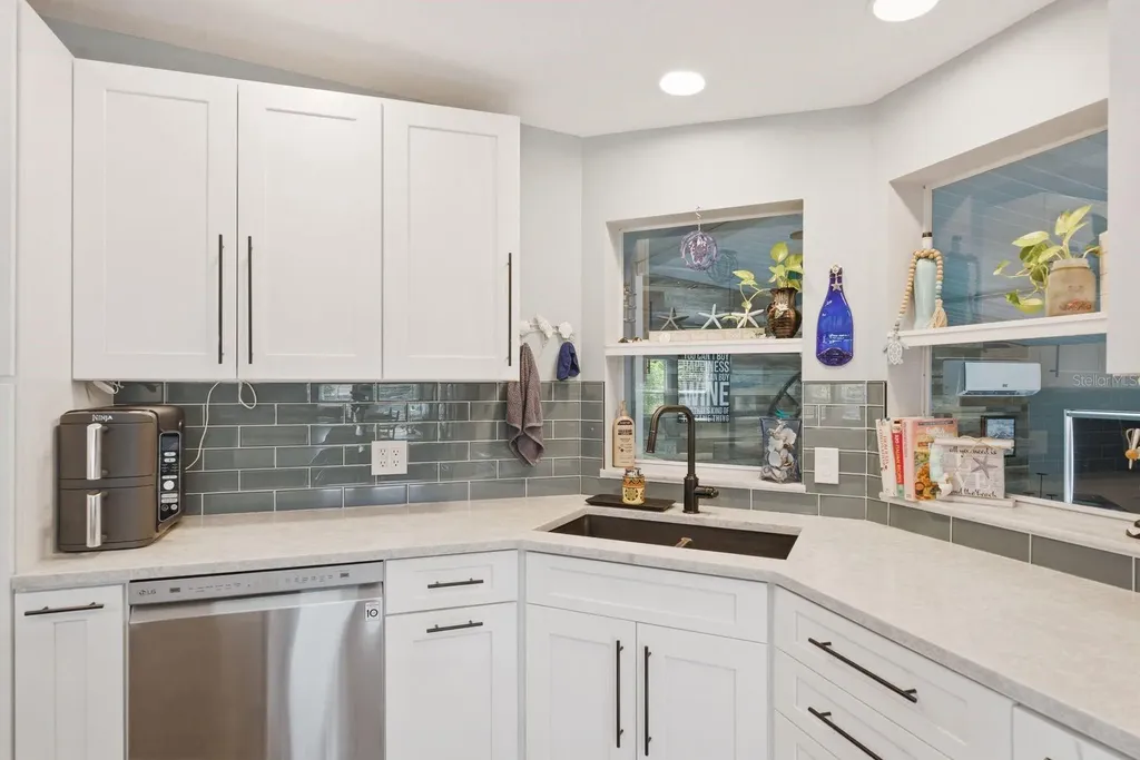 137 Lake Tarpon Drive Palm Harbor FL 34684
